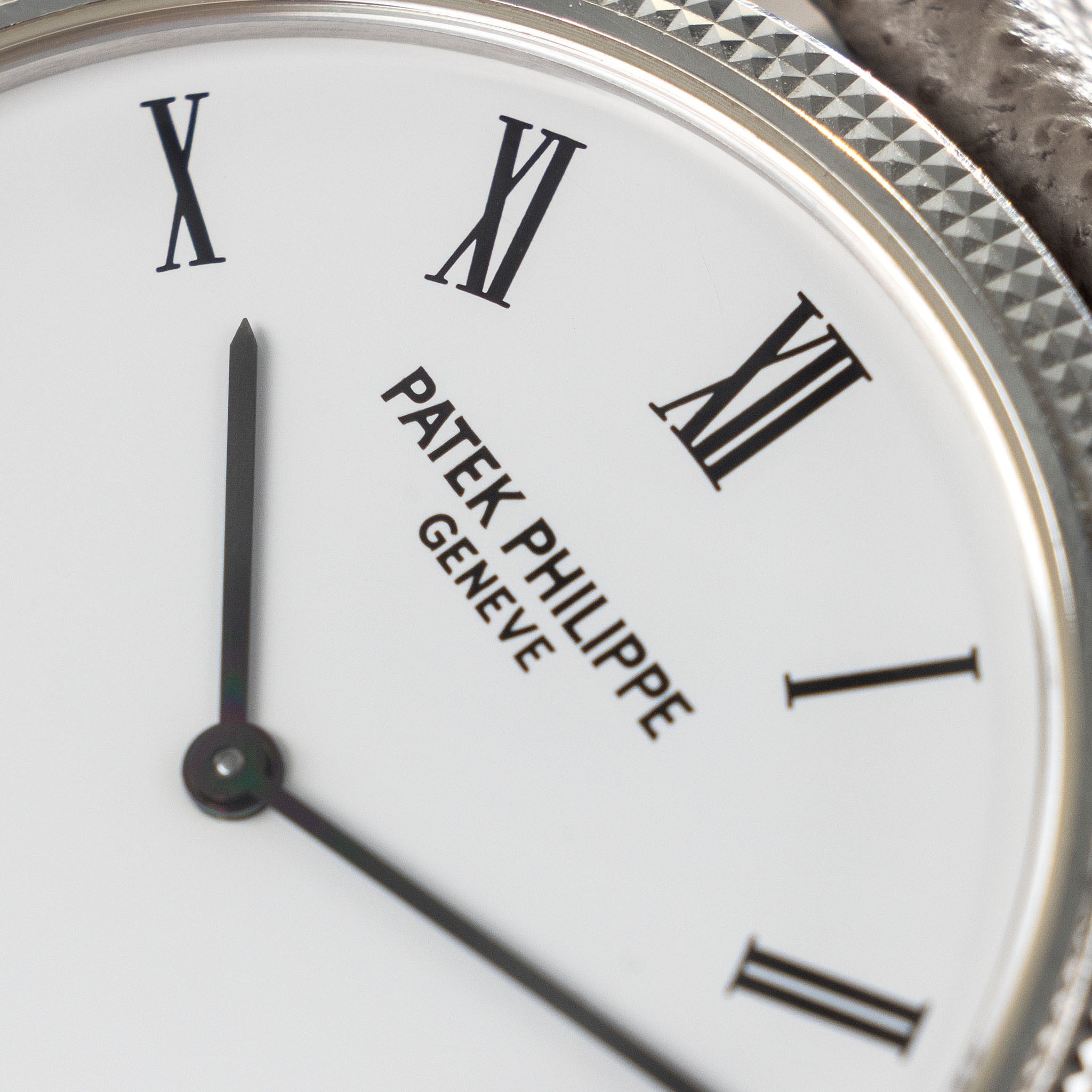 Patek Philippe Calatrava 18 k White gold Clous de Paris case ref 5120G