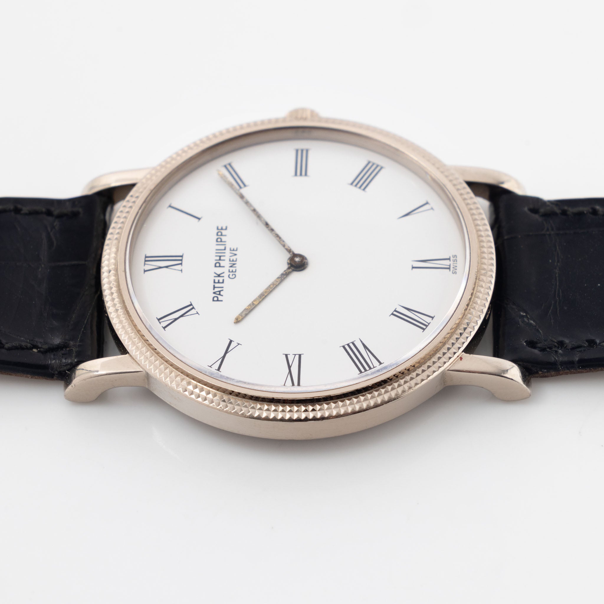 Patek Philippe Calatrava 3520G Clous de Paris in 18k White gold Porcelain Dial with Original Certificate of Origin