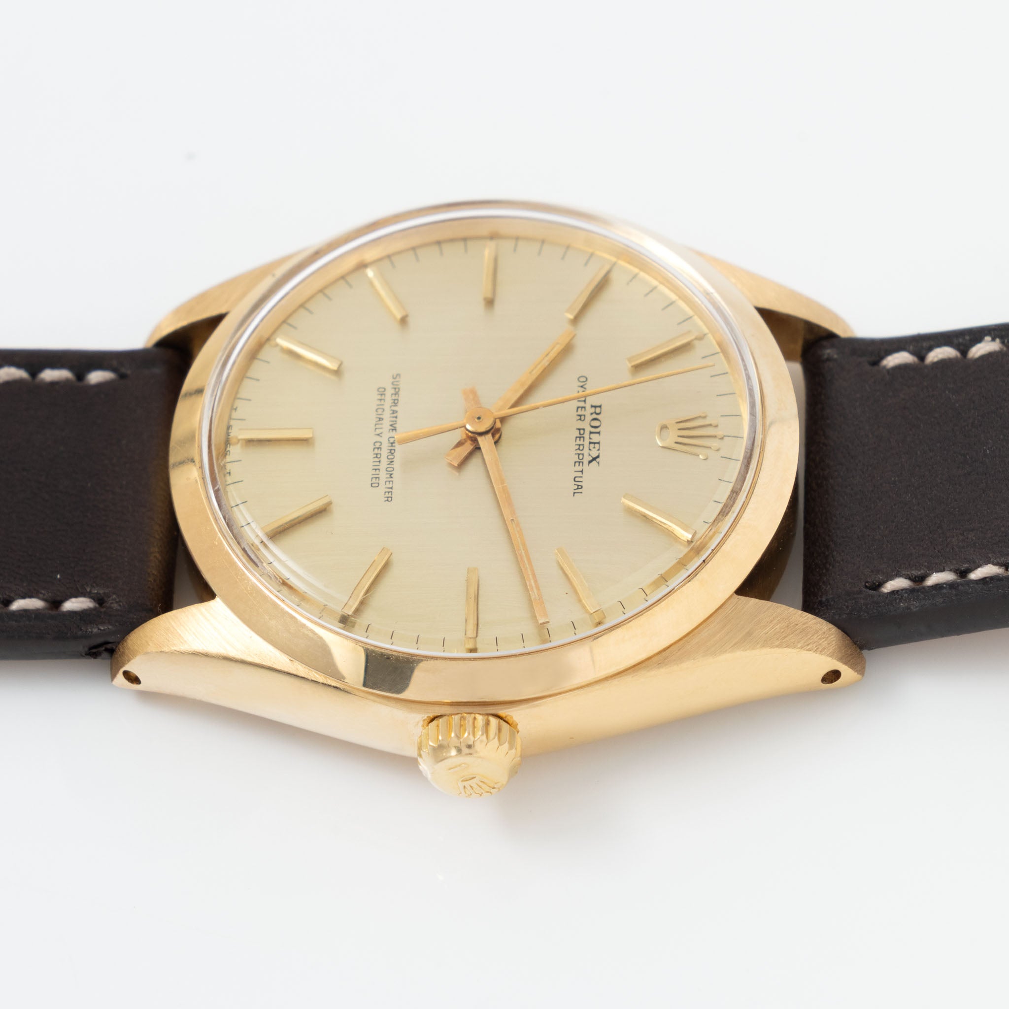 Rolex Oyster Perpetual Vertical brushed Champagne Dial in 18 k Yellow Gold ref 1002
