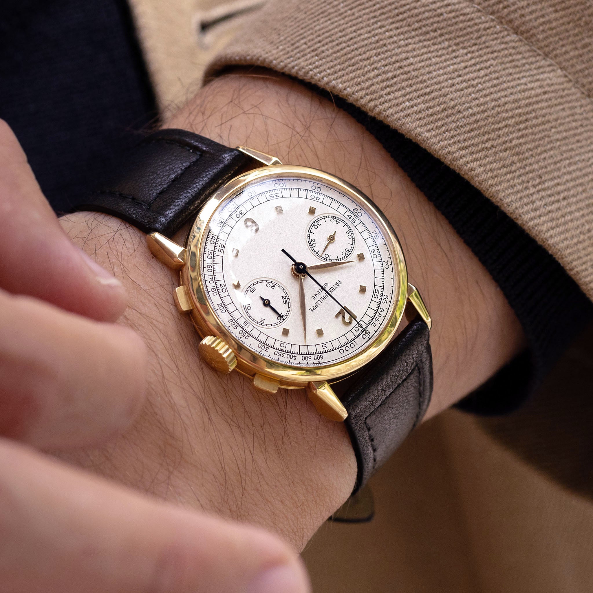 Patek Philippe Chronograph 1579J Second Series Silvered Dial in 18k Yellow Gold with Extract of the Archives