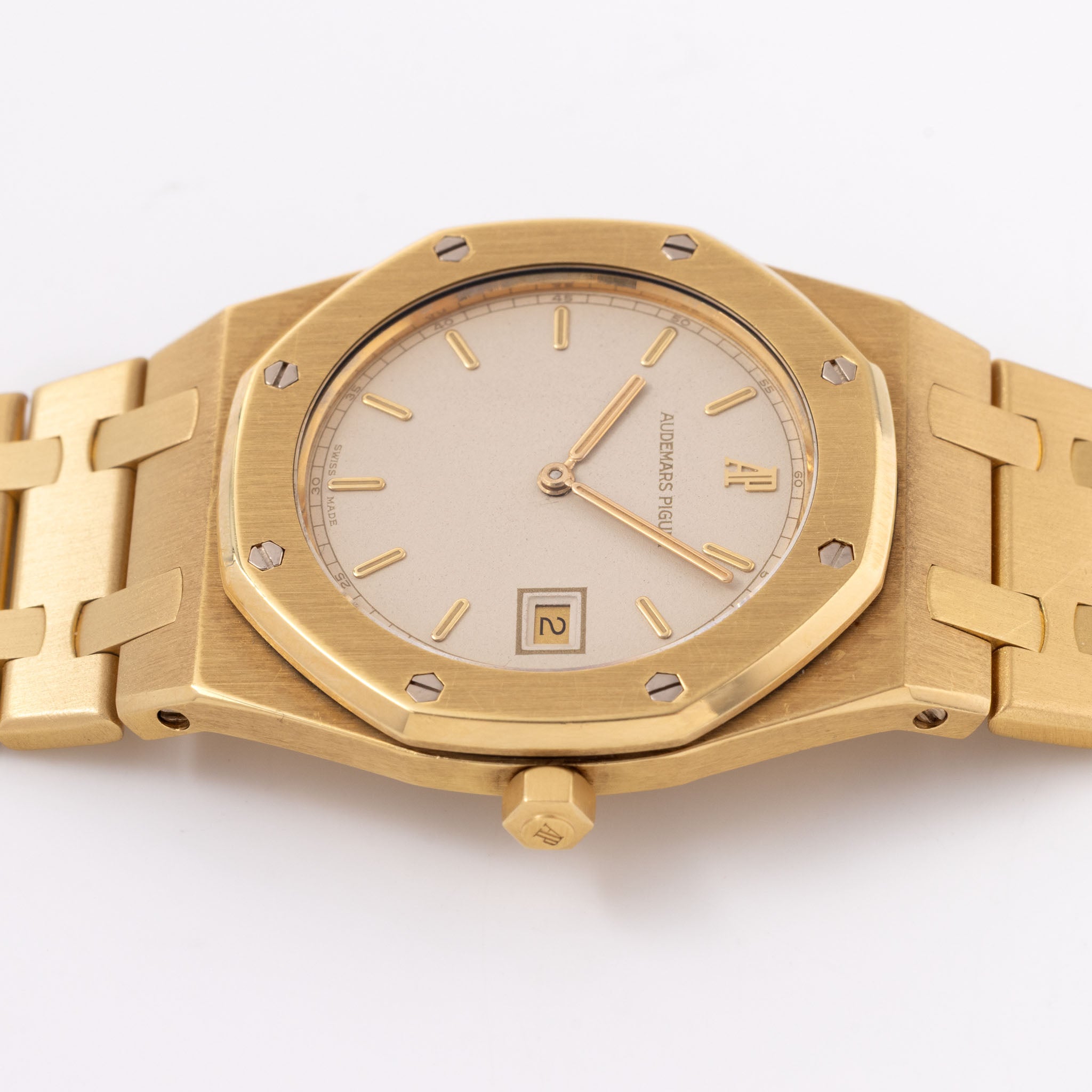Audemars Piguet Royal-Oak Ultra Thin 56175BA in 18k Yellow Gold Cream Dial