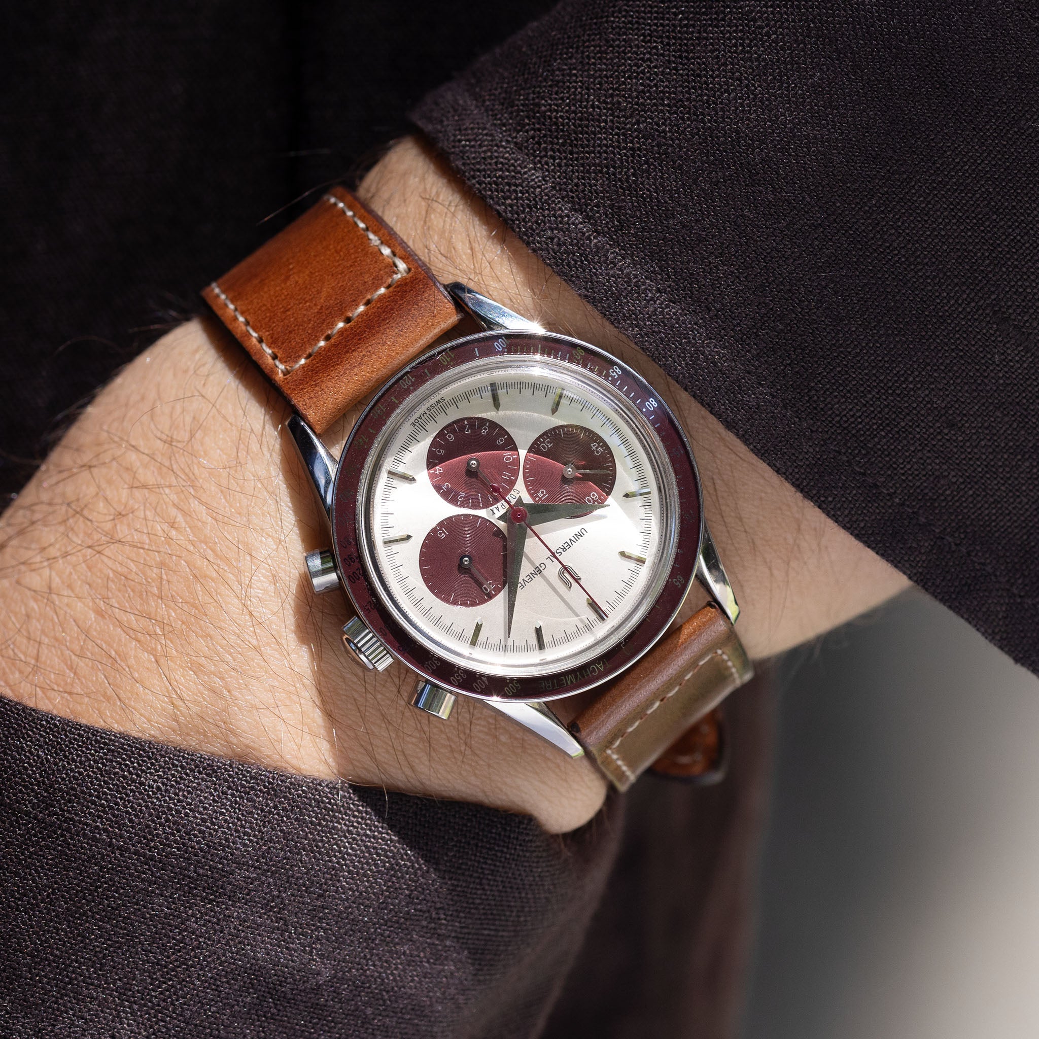 Universal Genève Compax Chronograph Silver Dial Burgundy ref. 884.485