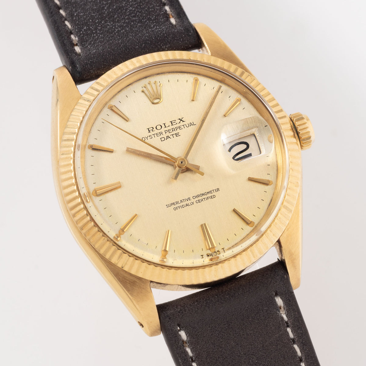 Rolex Oyster Perpetual Date 1503 in 18k Yellow Gold Vertical Brushed Champagne Dial