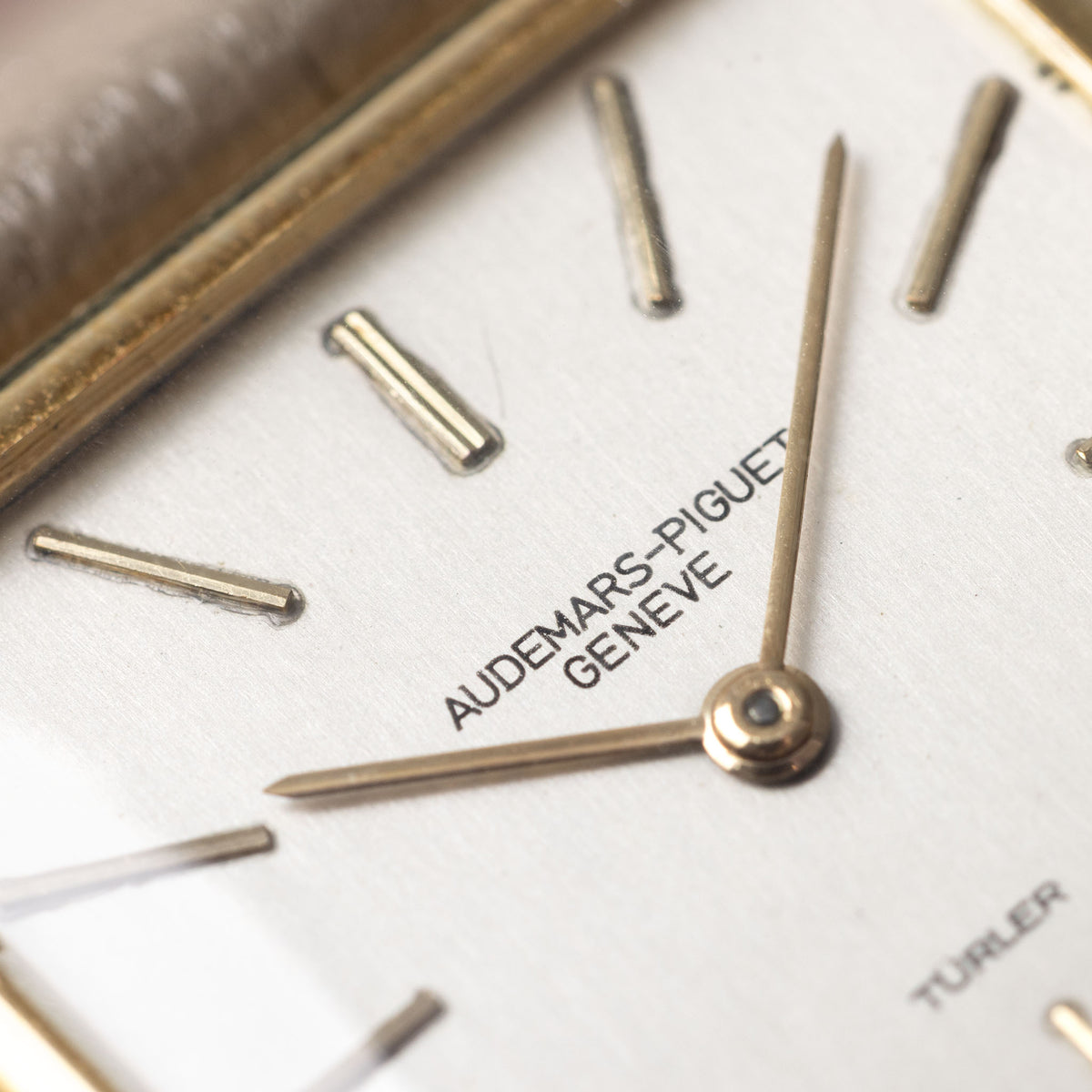 Audemars Piguet Squared Dresswatch in 18k Yellow Gold Double Signed Türler