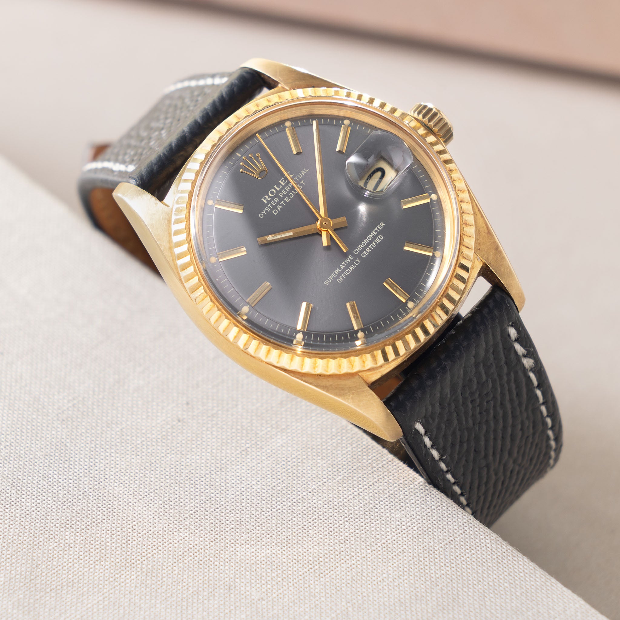 Rolex Datejust 1601/8 Grey soleil Sigma dial in 18 k yellow gold 