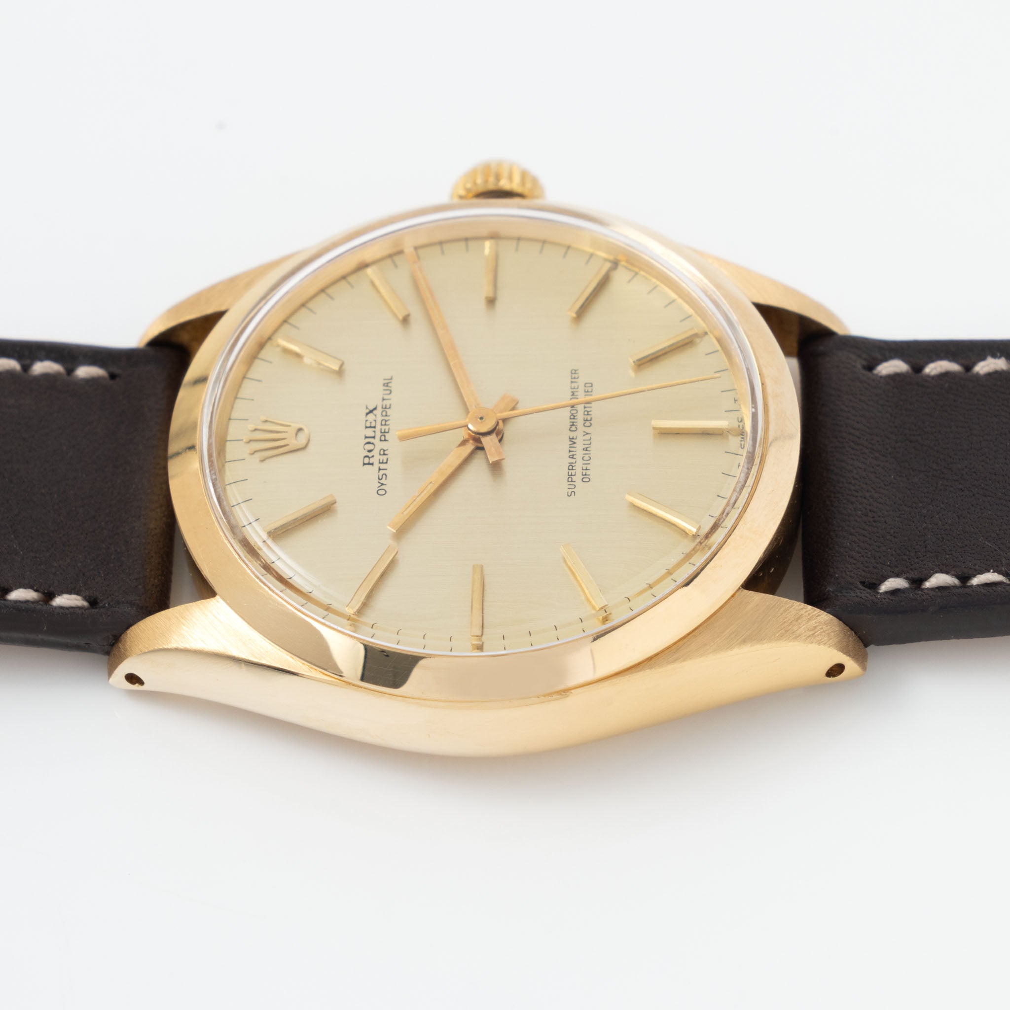 Rolex Oyster Perpetual Vertical brushed Champagne Dial in 18 k Yellow Gold ref 1002