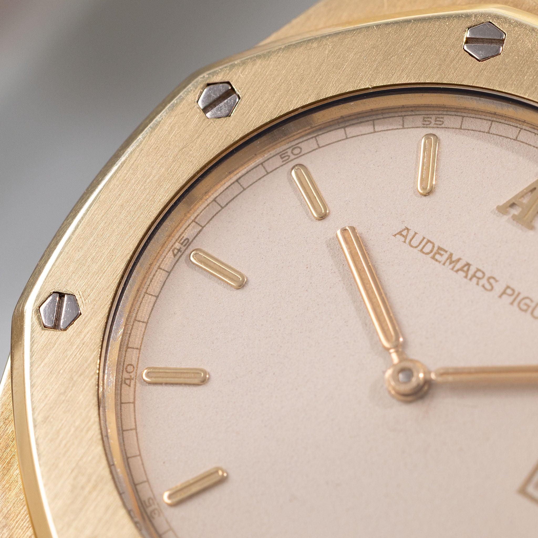 Audemars Piguet Royal-Oak Ultra Thin 56175BA in 18k Yellow Gold Cream Dial